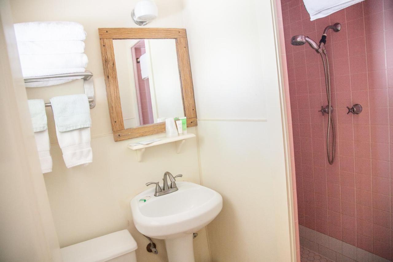 Shiner Country Inn Екстер'єр фото